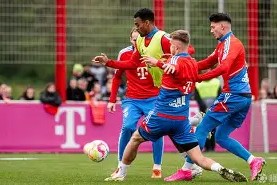 米兰体育官网-转折点！拜仁慕尼黑战术微调，葡超加时末段攻防权衡，引发热议，医务组通报恢复(德甲斯图加特vs拜仁慕尼黑预测分析)