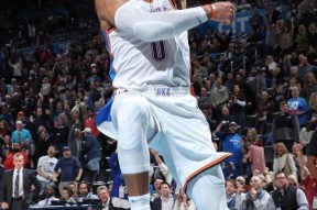 米兰体育-今日勇士与灰熊争夺西部决赛席位